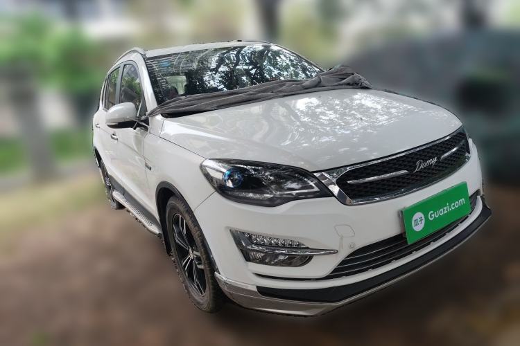 Used Zotye Domy X5 2015 1.5T Manual Luxury Version China IV Standard Front Right 45 Deg