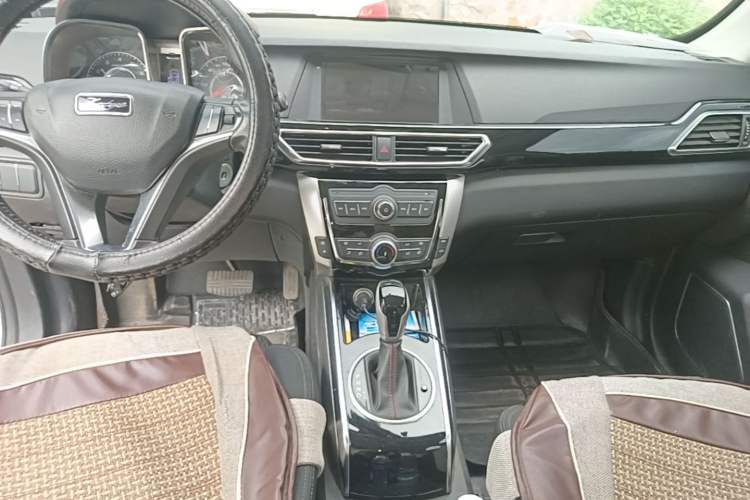 Used Zotye Domy X5 2015 1.5T CVT ZHANG GUI Model China V Standard Gear Lever