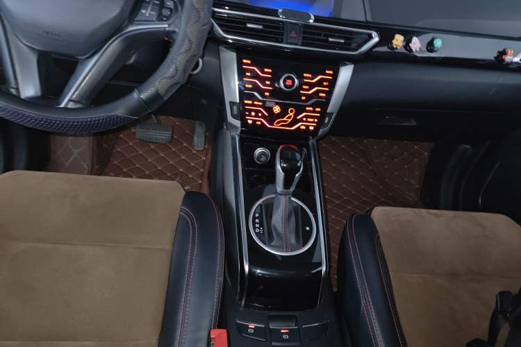 Used Zotye Domy X5 2015 1.5T CVT Chancellor Model China V Standard Gear Lever
