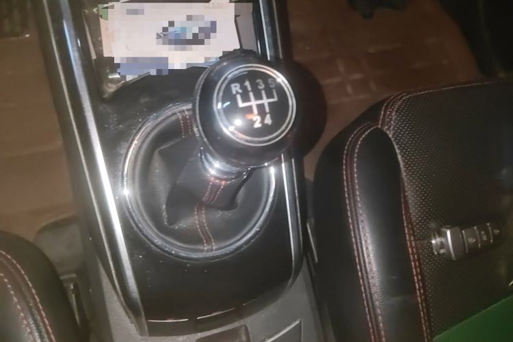 Used Zotye Domy X5 2015 1.5T Manual Luxury Model China V Standard Gear Lever