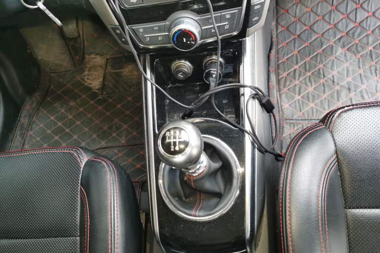 Used Zotye Domy X5 2015 1.5T Manual Luxury Version China IV Standard Gear Lever