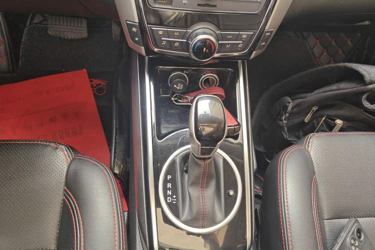 Used Zotye Domy X5 2015 1.5T CVT ZhiXian Model China IV Standard Gear Lever