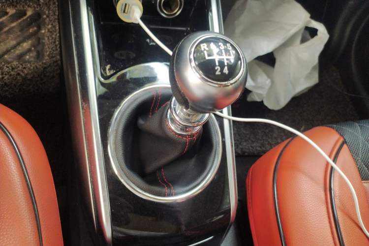 Used Zotye Domy X5 2015 1.5T Manual Luxury Version China IV Standard Gear Lever