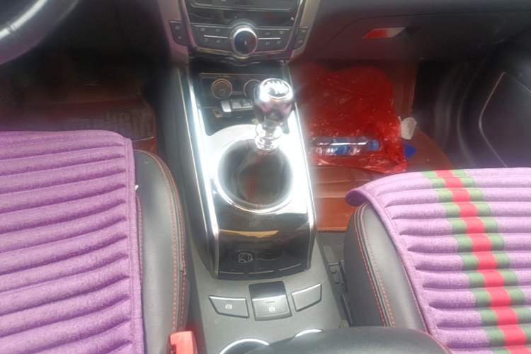 Used Zotye Domy X5 2015 1.5T Manual Luxury Version China IV Standard Gear Lever
