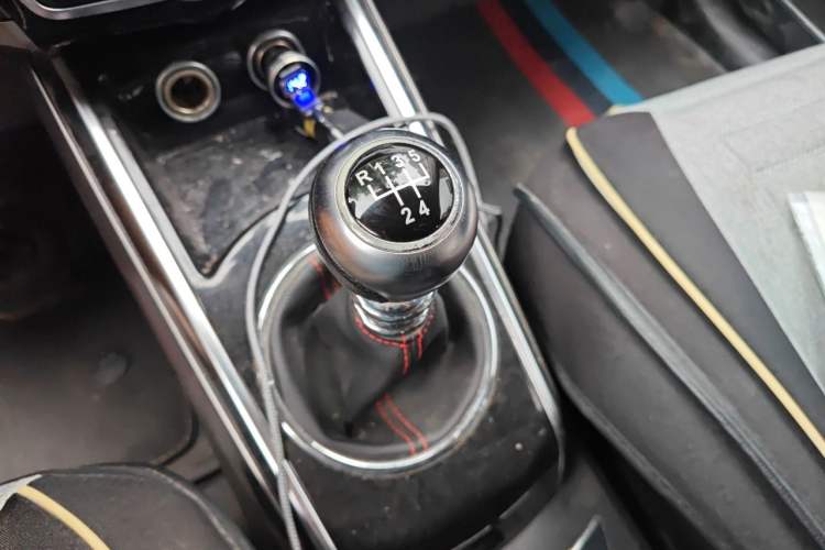 Used Zotye Domy X5 2015 1.5T Manual Luxury Version China IV Standard Gear Lever