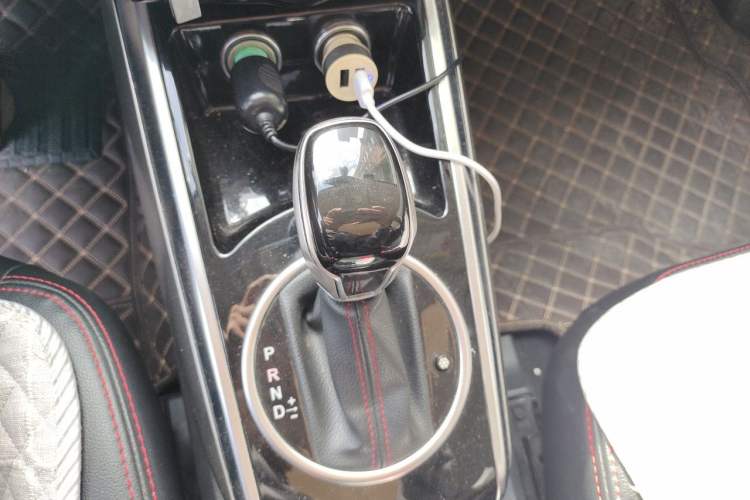 Used Zotye Domy X5 2015 1.5T CVT ZhiXian Model China IV Standard Gear Lever
