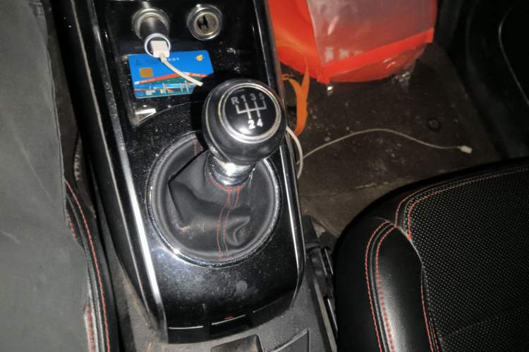 Used Zotye Domy X5 2015 1.5T Manual Luxury Version China IV Standard Gear Lever