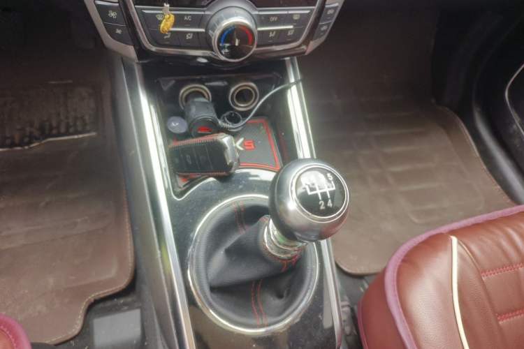 Used Zotye Domy X5 2015 1.5T Manual Luxury Model China V Standard Gear Lever