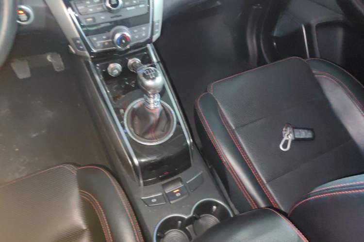 Used Zotye Domy X5 2015 1.5T Manual Luxury Model China V Standard Gear Lever