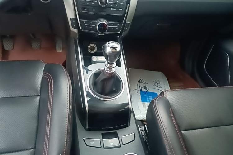 Used Zotye Domy X5 2015 1.5T Manual Luxury Version China IV Standard Gear Lever