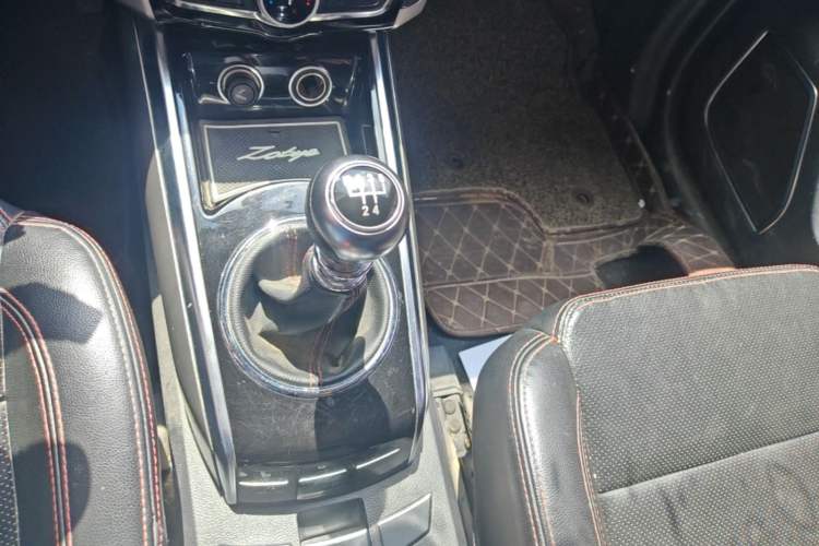 Used Zotye Domy X5 2015 1.5T Manual Luxury Model China V Standard Gear Lever