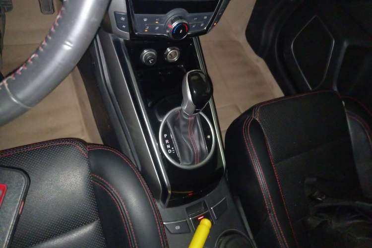 Used Zotye Domy X5 2015 1.5T CVT ZhiXian Trim China V Standard Gear Lever