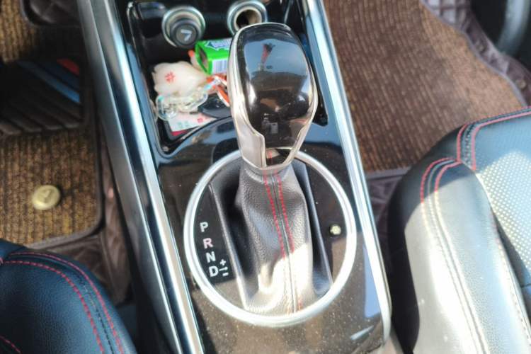 Used Zotye Domy X5 2015 1.5T CVT ZhiXian Model China IV Standard Gear Lever