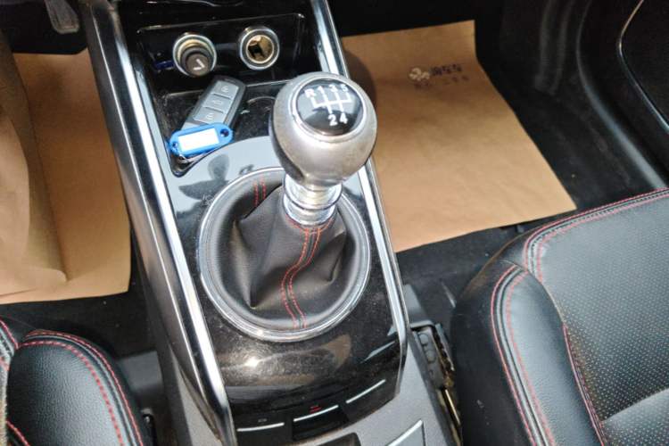 Used Zotye Domy X5 2015 1.5T Manual Luxury Version China IV Standard Gear Lever