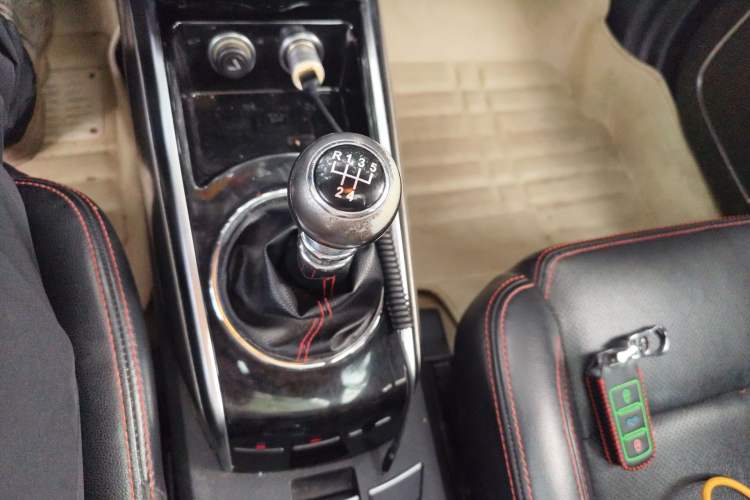 Used Zotye Domy X5 2015 1.5T Manual Luxury Version China IV Standard Gear Lever