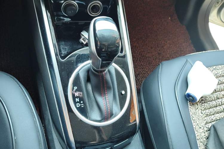 Used Zotye Domy X5 2015 1.5T CVT ZhiXian Trim China V Standard Gear Lever