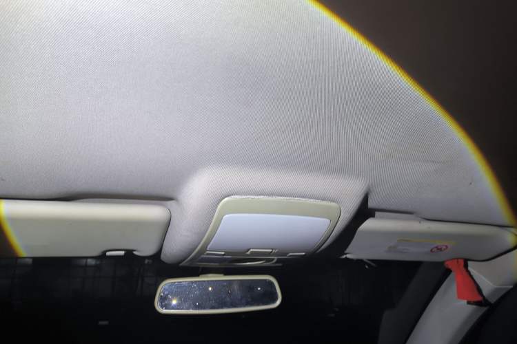 Used Zotye Domy X5 2015 1.5T Manual Luxury Version China IV Standard Headliner