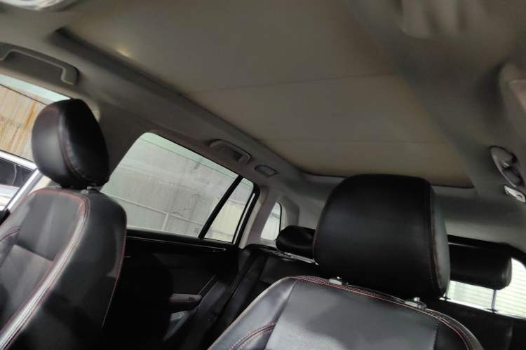 Used Zotye Domy X5 2015 1.5T Manual Luxury Model China V Standard Headliner