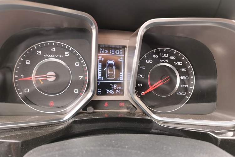 Used Zotye Domy X5 2015 1.5T CVT ZhiXian Trim China V Standard Instrument Cluster