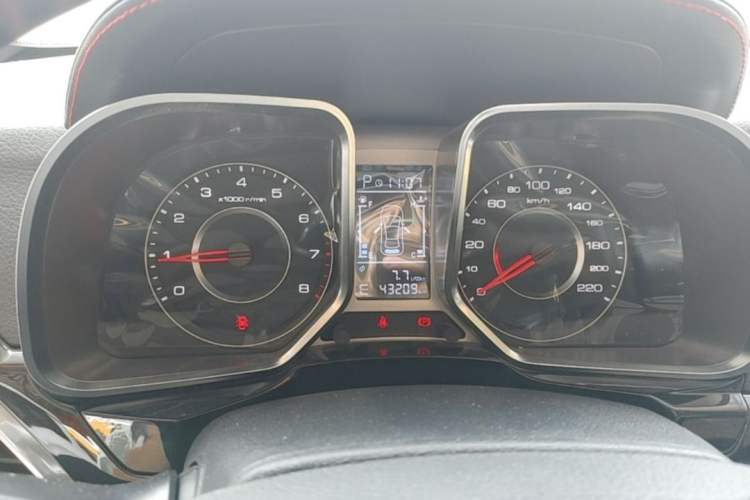 Used Zotye Domy X5 2015 1.5T CVT ZhiXian Trim China V Standard Instrument Cluster