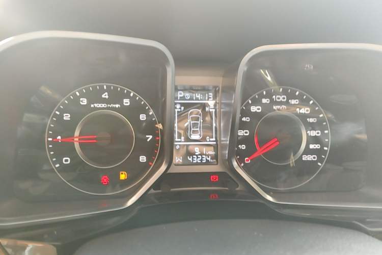 Used Zotye Domy X5 2015 1.5T CVT ZhiXian Trim China V Standard Instrument Cluster