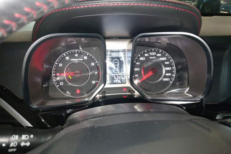 Used Zotye Domy X5 2015 1.5T CVT ZhiXian Trim China V Standard Instrument Cluster