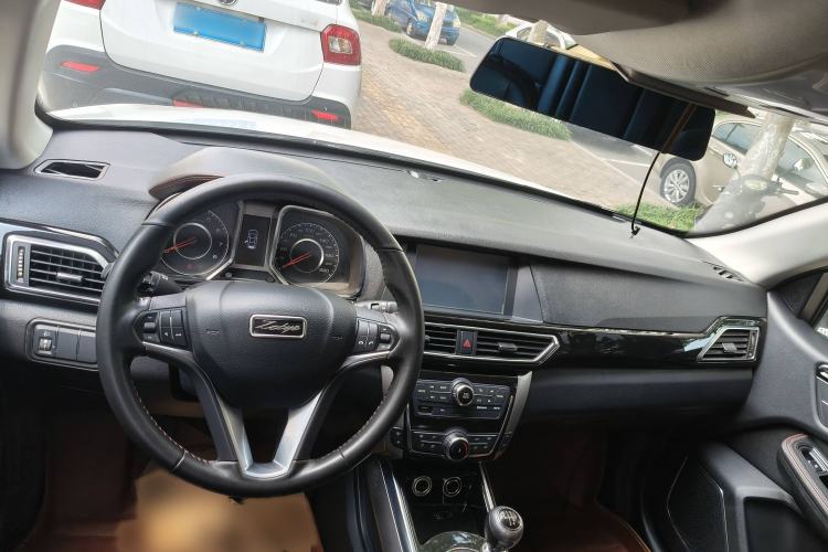 Used Zotye Domy X5 2015 1.5T Manual Luxury Version China IV Standard Interior 1