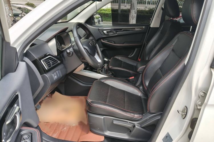 Used Zotye Domy X5 2015 1.5T Manual Luxury Version China IV Standard Interior 2