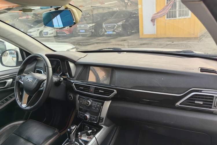 Used Zotye Domy X5 2015 1.5T CVT ZhiXian Model China IV Standard Interior 2