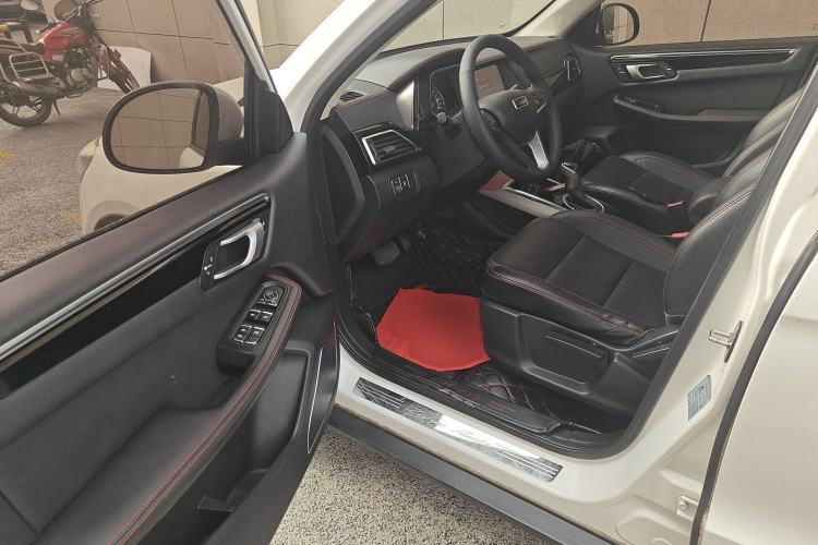Used Zotye Domy X5 2015 1.5T CVT ZhiXian Model China IV Standard Interior 3