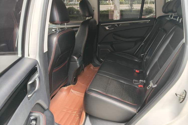 Used Zotye Domy X5 2015 1.5T Manual Luxury Version China IV Standard Interior 3