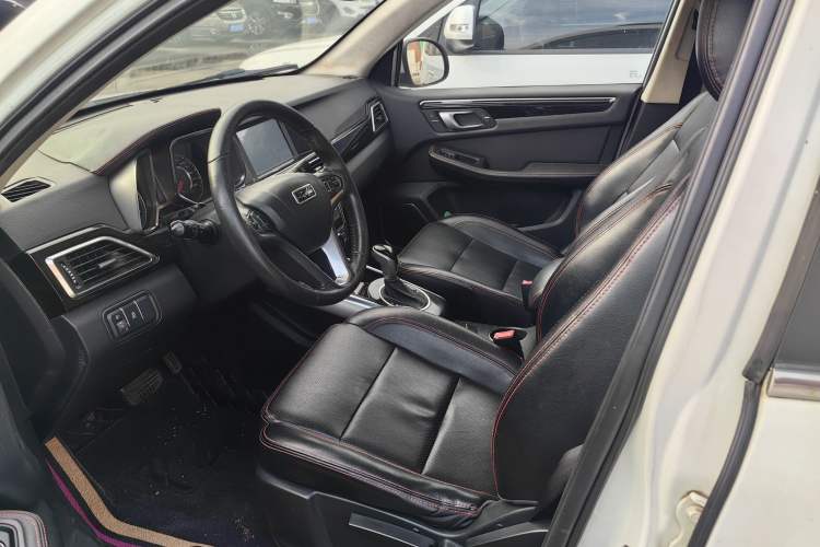 Used Zotye Domy X5 2015 1.5T CVT ZhiXian Model China IV Standard Interior 3