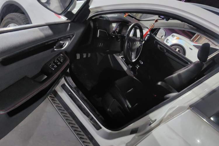 Used Zotye Domy X5 2015 1.5T Manual Luxury Model China V Standard Interior 3
