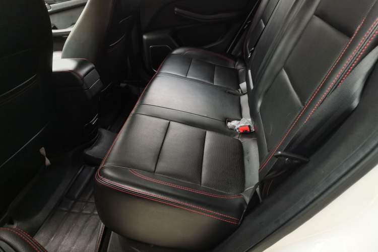 Used Zotye Domy X5 2015 1.5T Manual Luxury Version China IV Standard Interior 3