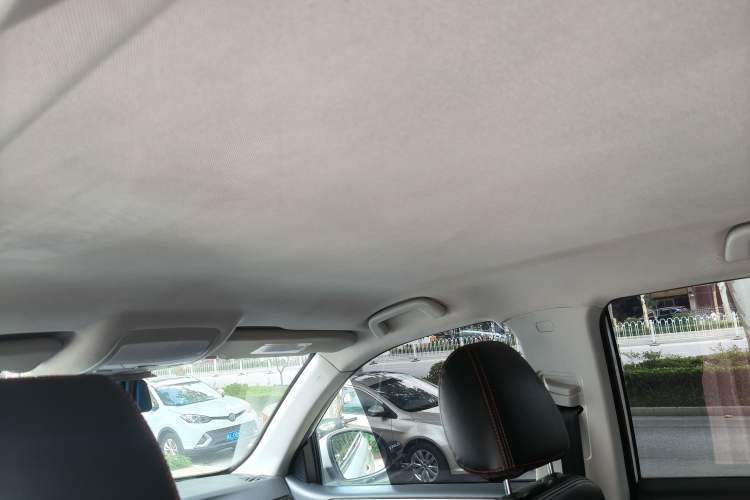 Used Zotye Domy X5 2015 1.5T Manual Luxury Version China IV Standard Interior 4