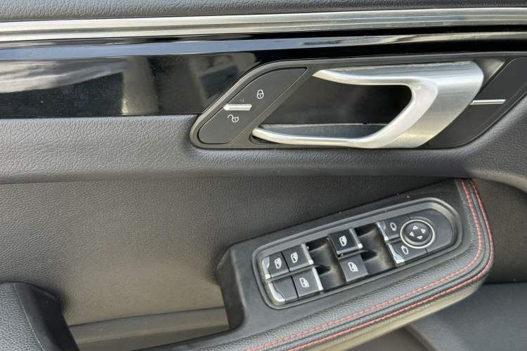 Used Zotye Domy X5 2015 1.5T Manual Luxury Version China IV Standard Interior 5