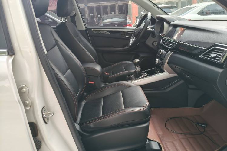 Used Zotye Domy X5 2015 1.5T Manual Luxury Version China IV Standard Interior 5