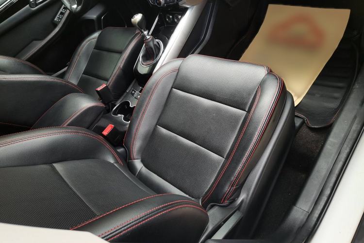 Used Zotye Domy X5 2015 1.5T Manual Luxury Version China IV Standard Interior 5
