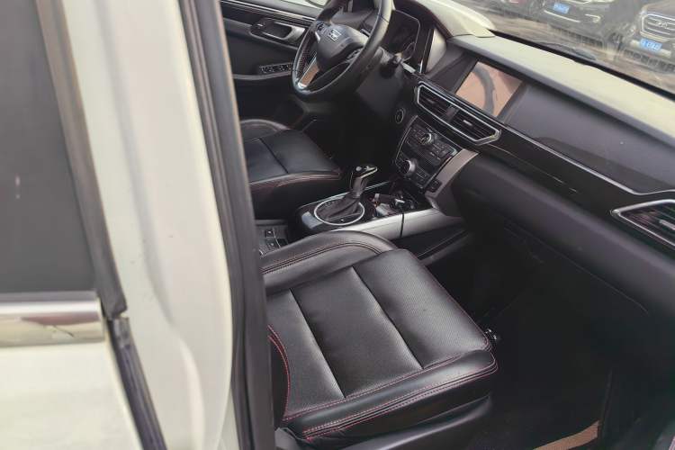 Used Zotye Domy X5 2015 1.5T CVT ZhiXian Model China IV Standard Interior 6