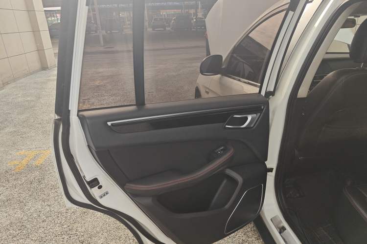 Used Zotye Domy X5 2015 1.5T CVT ZhiXian Model China IV Standard Interior 8