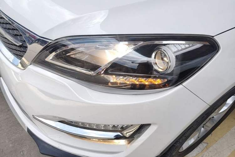 Used Zotye Domy X5 2015 1.5T CVT ZhiXian Trim China V Standard Left Front Headlight