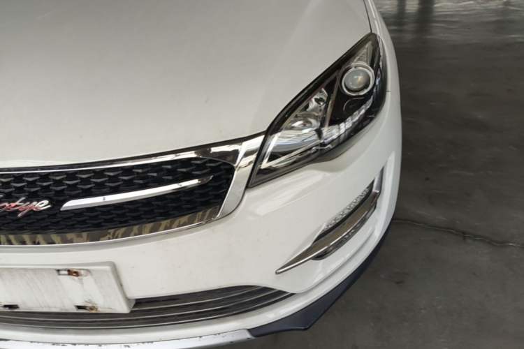 Used Zotye Domy X5 2015 1.5T CVT ZhiXian Trim China V Standard Left Front Headlight