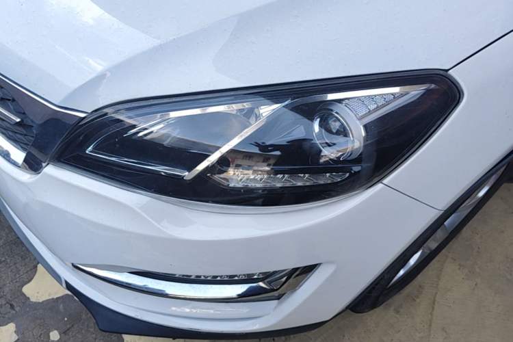 Used Zotye Domy X5 2015 1.5T CVT ZhiXian Trim China V Standard Left Front Headlight