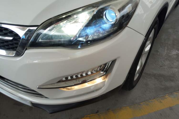 Used Zotye Domy X5 2015 1.5T Manual Luxury Version China IV Standard Left Front Headlight