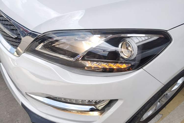 Used Zotye Domy X5 2015 1.5T CVT ZhiXian Trim China V Standard Left Front Headlight