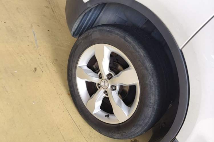 Used Zotye Domy X5 2015 1.5T CVT ZhiXian Trim China V Standard Left Front Wheel Hub