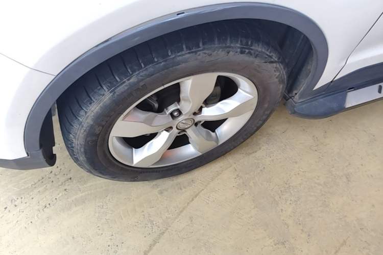 Used Zotye Domy X5 2015 1.5T CVT ZhiXian Trim China V Standard Left Front Wheel Hub