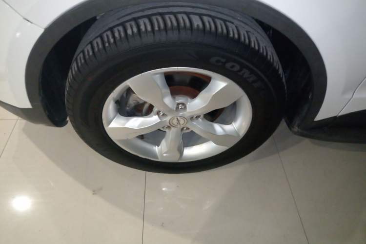 Used Zotye Domy X5 2015 1.5T CVT ZhiXian Trim China V Standard Left Front Wheel Hub