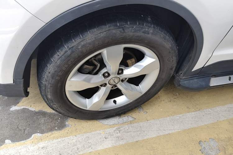 Used Zotye Domy X5 2015 1.5T CVT ZhiXian Trim China V Standard Left Front Wheel Hub