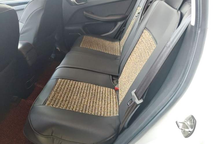 Used Zotye Domy X5 2015 1.5T CVT ZhiXian Trim China V Standard Left Rear Seat